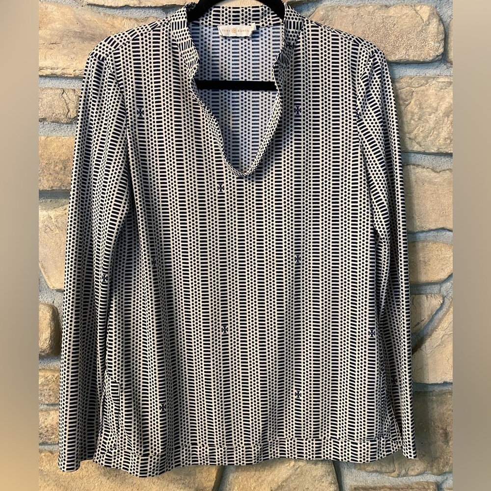 Tory Burch Women’s Black White Blouse Print Collar Poly Lightweight EUC size M - Picture 15 of 15